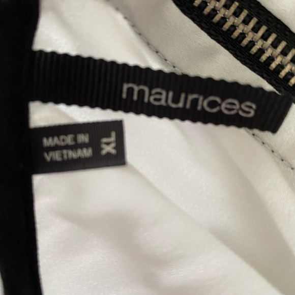 XL Sleeveless Blouse From Maurice’s. White with Black Trim. - Picture 3 of 3